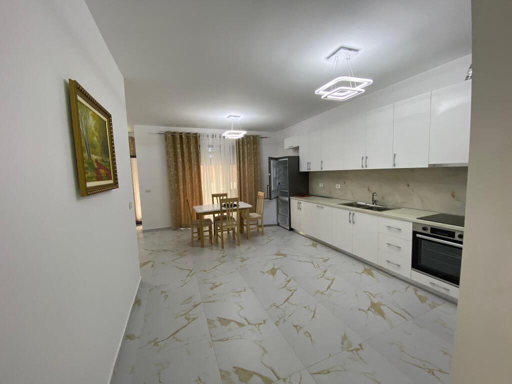 Jepet me qira apartament 2+1+2 – pranë Kompleksit Grand, zona Ish Tregu Elektrik, Tiranë