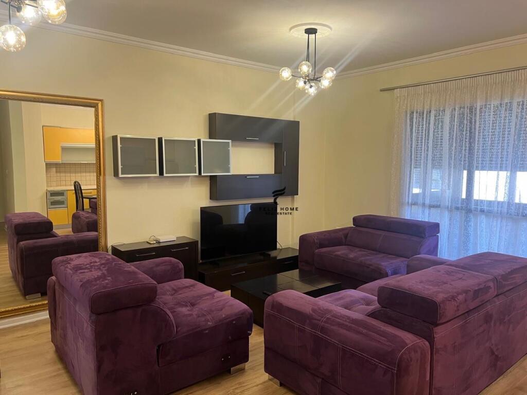 APARTAMENT ME QERA 1+1 21 DHJETORI 600 EURO