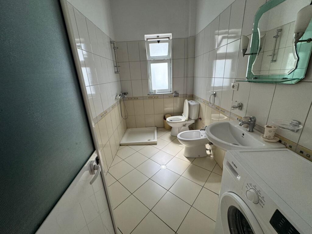 apartament 3+1 me qira ne Sauk