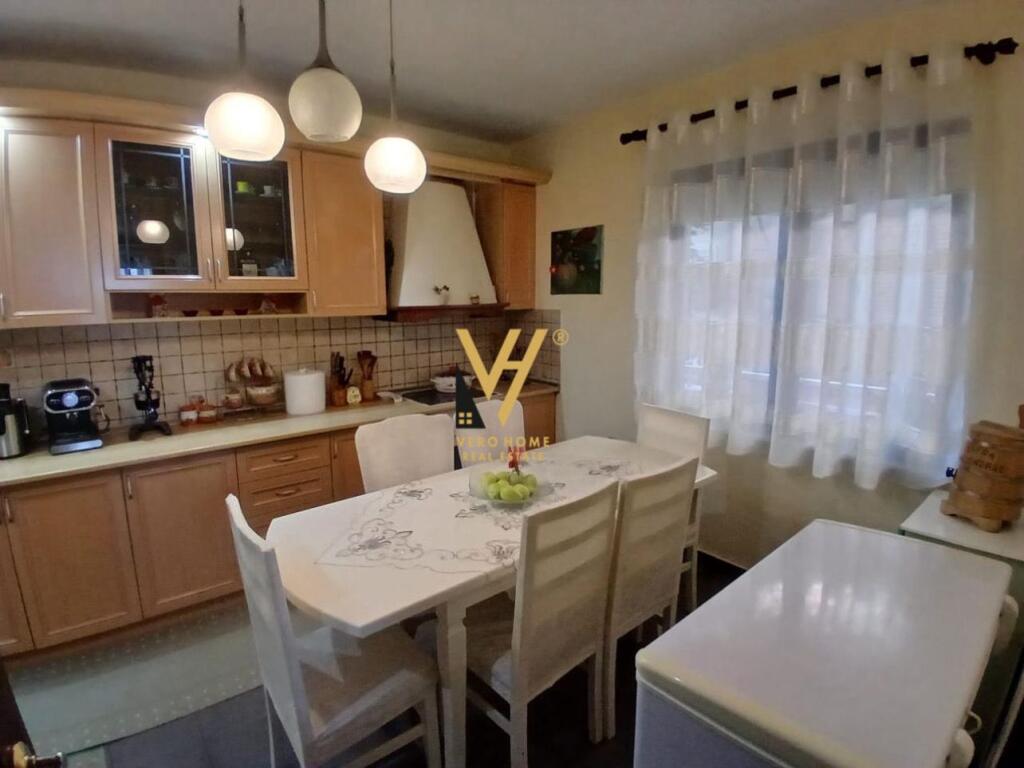 INGRESSO PRIVATO 2+1 IN AFFITTO VICINO AL FRIGORIFERO 55.000 LEKE