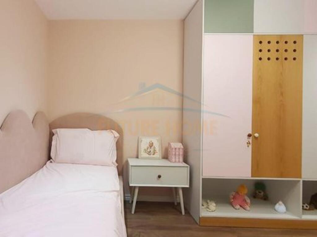 Shitet, Apartament 3+1+2, 21 Dhjetori, Tiranë