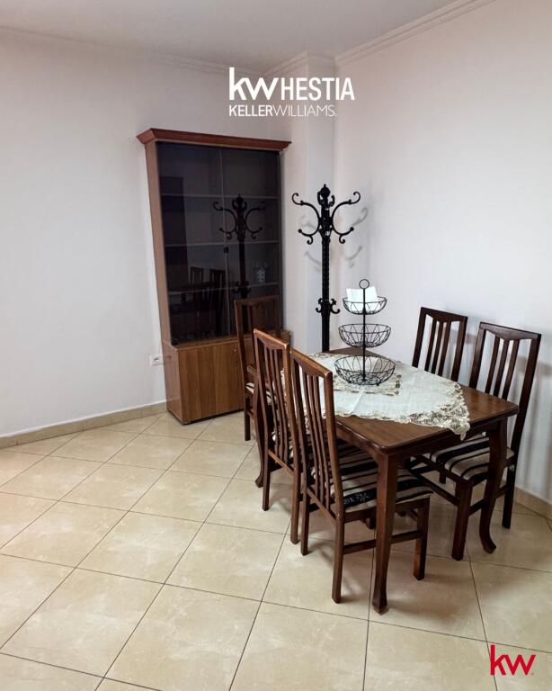 Me qira – Apartament 2+1, Qendër Rruga e Barrikadave