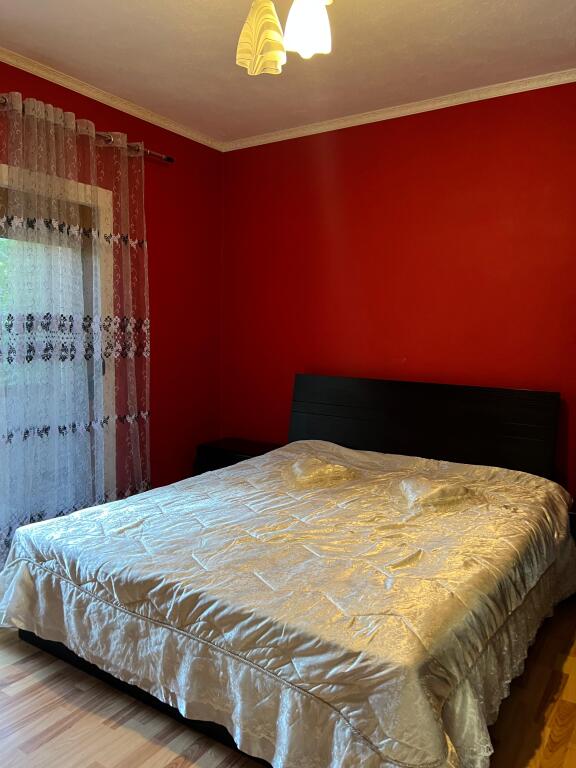 📌Jepet me qera super  apartament 2+1+ 🅿 📍Fundi i Fushes se Aviacionit, 5 min nga Shkolla Dhora Leka , pranë Rrugës Dritan Hoxha 🏢 Kati 2