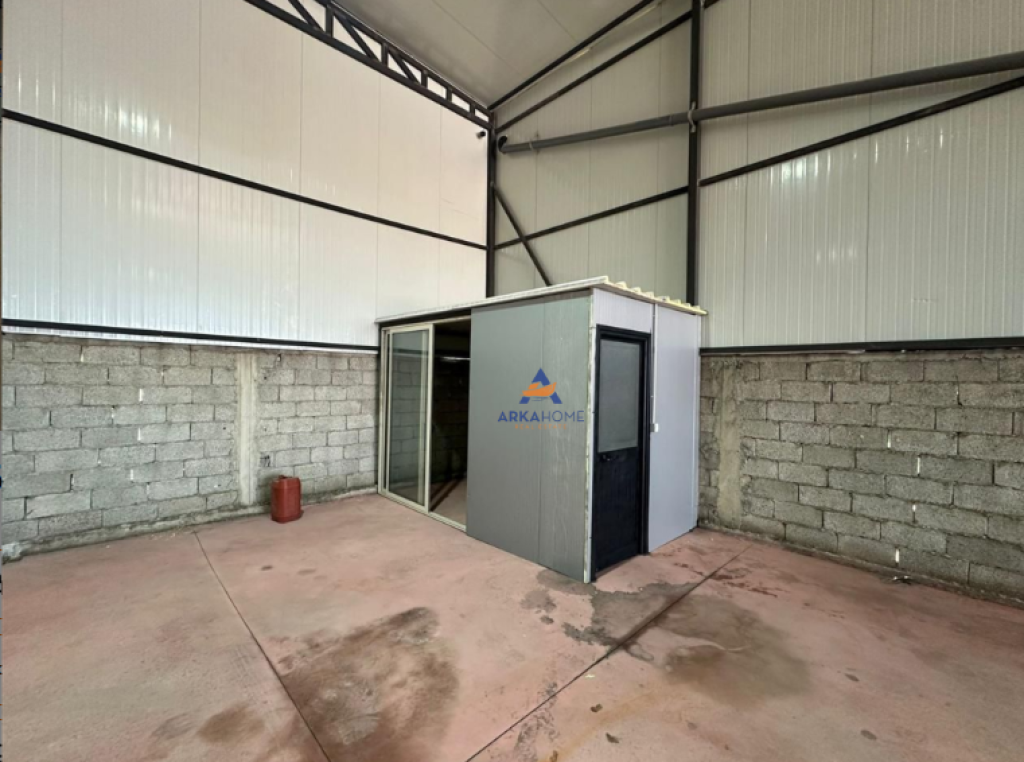 JEPET ME QERA KAPANON 350M2 "RRUGA E ZALLHERIT,BATHORE" 1300 EURO.