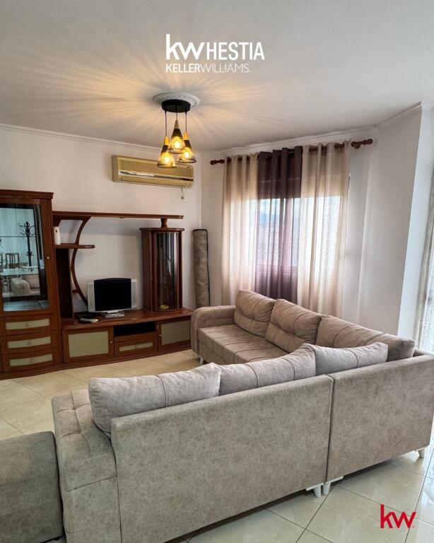 Me qira – Apartament 2+1, Qendër Rruga e Barrikadave
