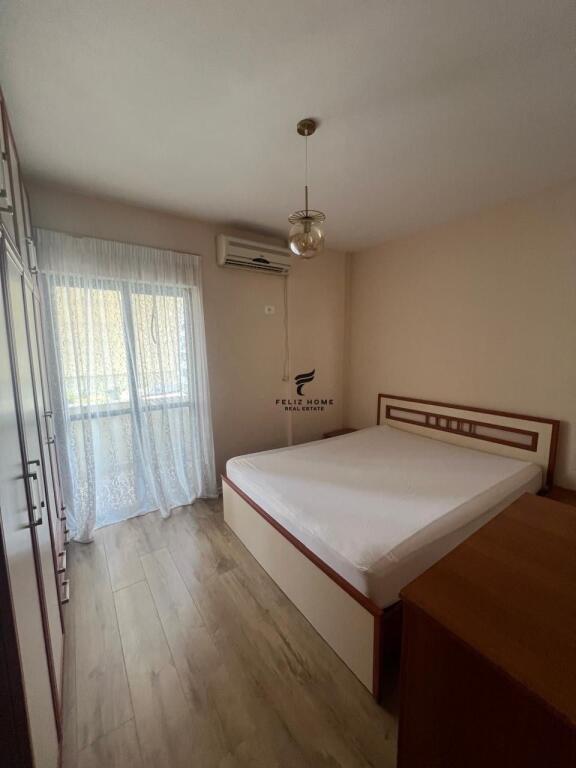 APARTAMENT ME QERA 1+1 21 DHJETORI 600 EURO