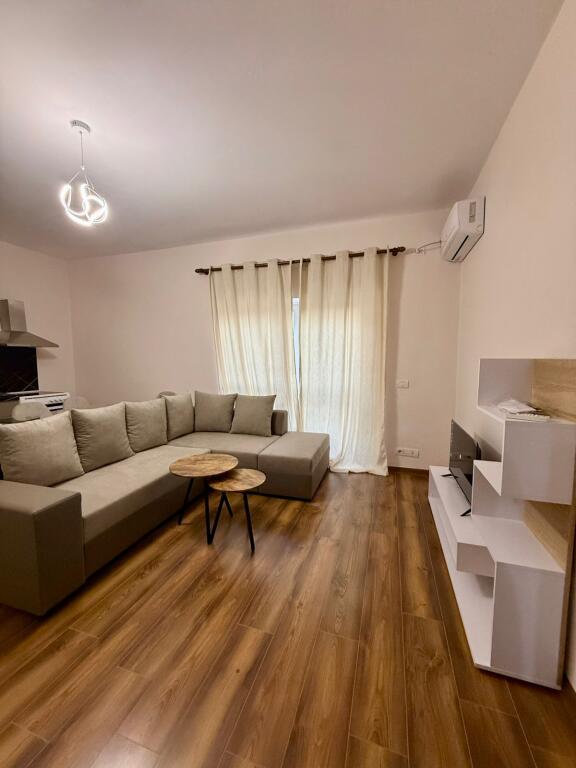 Affittasi appartamento 1+1 – Via Kavajës, Tirana