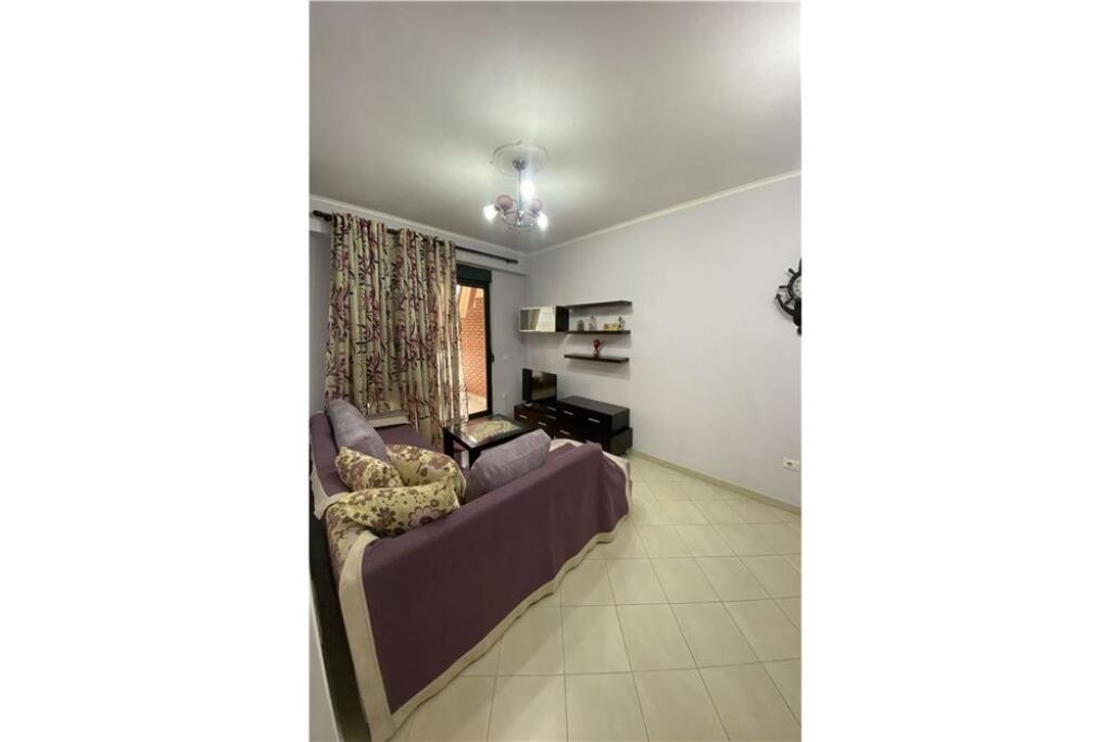 Apartament 2+1 per qira tek Kompleksi Delijorgji, Rruga e Kavajes.