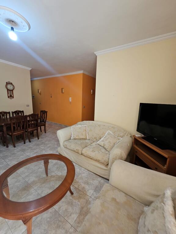 2+1,i mobiluar te lulishtja te komuna,cmimi 600 euro