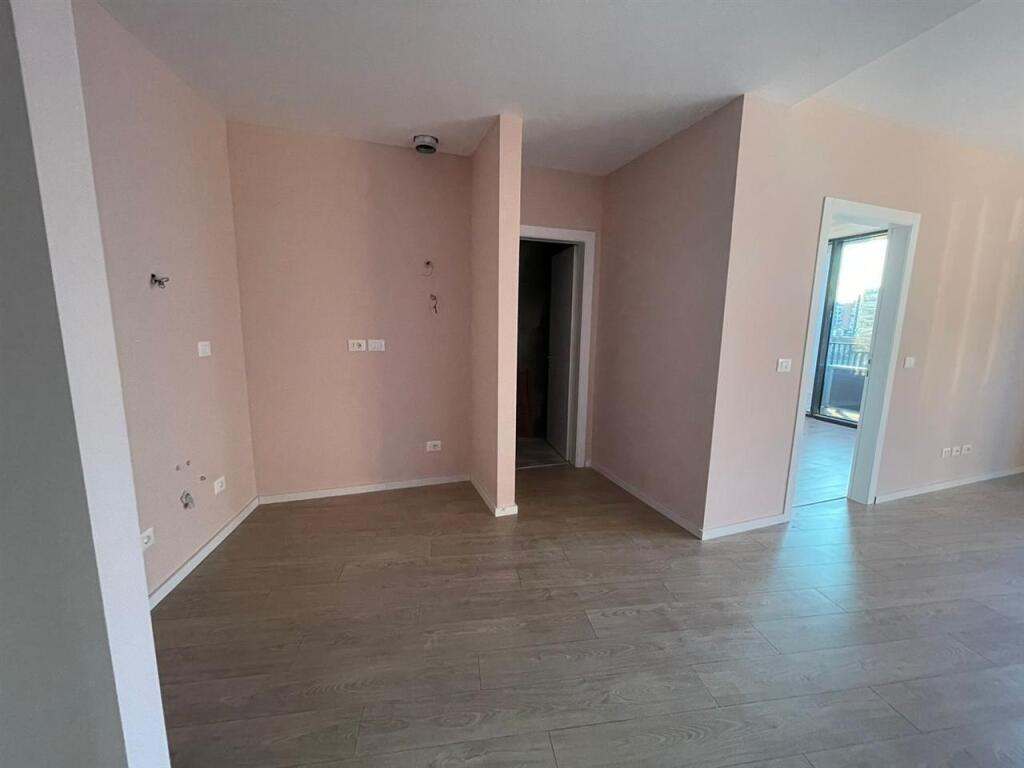 🏡 Spazio per Ufficio in Affitto presso il Complesso Lake View Residence