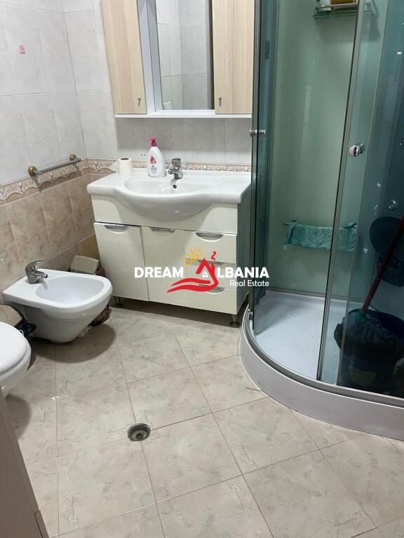 Ambjent bosh 3+1 me qera ne Qender prane Bulevardit Zogu i Pare (ID 4231263)