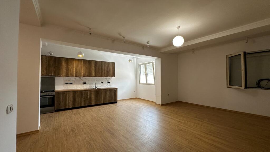 JEPET ME QERA APARTAMENT SELITE