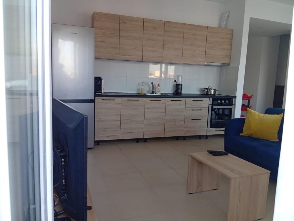 Apartment me qera 2+1+verande Kombinat