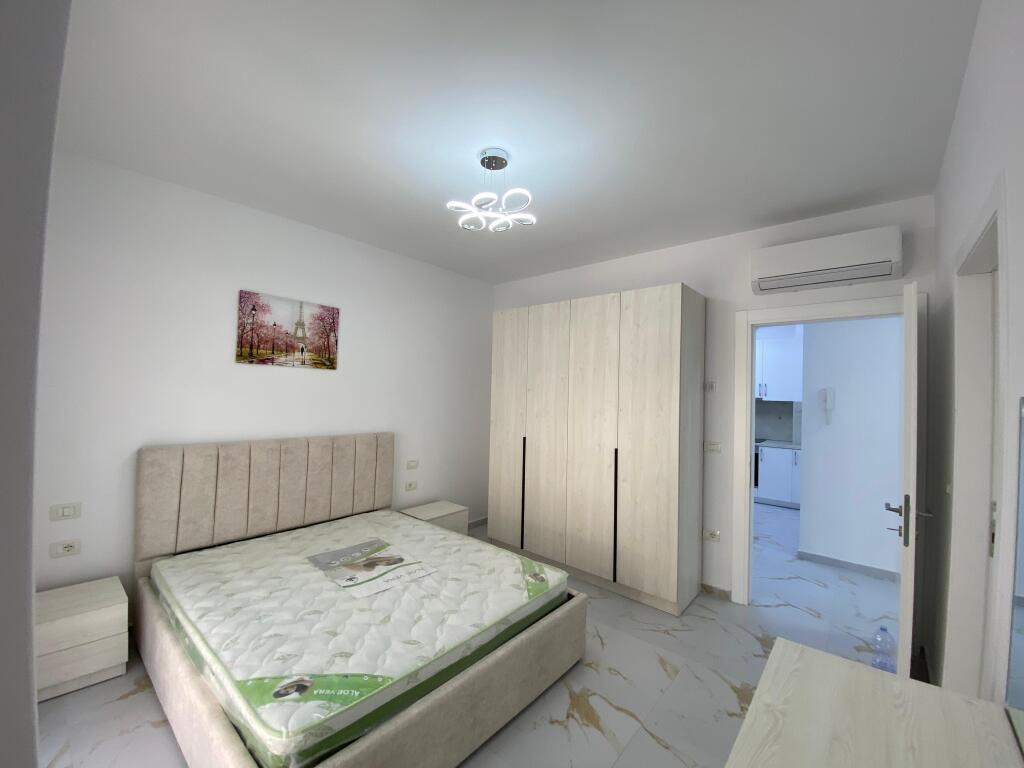 Jepet me qira apartament 2+1+2 – pranë Kompleksit Grand, zona Ish Tregu Elektrik, Tiranë