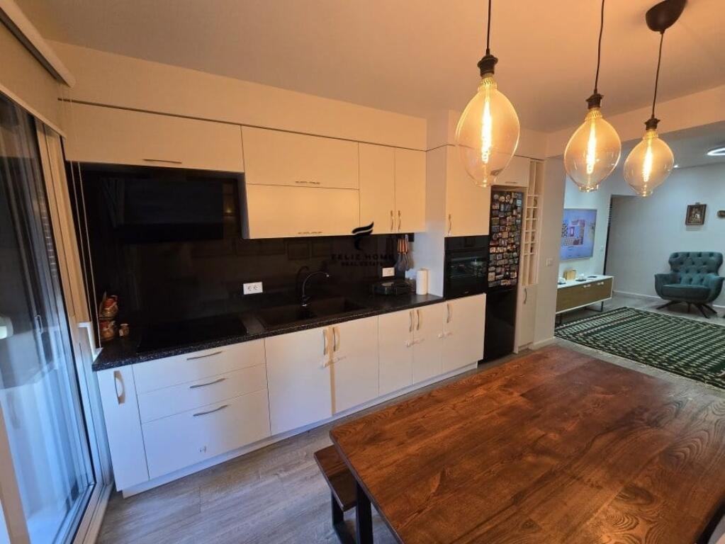 APARTAMENT ME QERA 2+1 BLLOK 1.200 EURO
