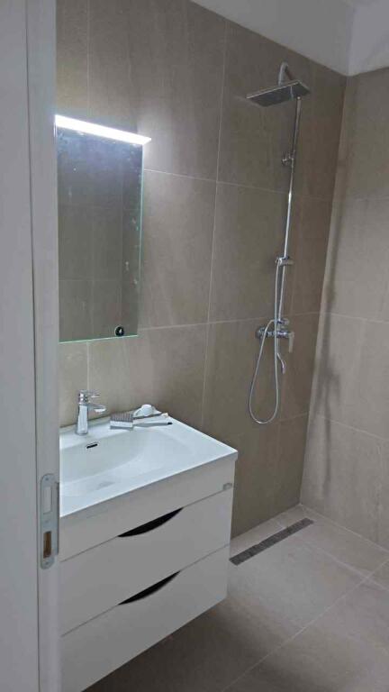 JEPET ME QIRA 1+1 PJESERISHT E MOBILUAR TE PAZARI I RI 500 EURO