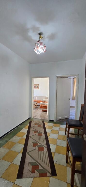 Shitet Apartament 1+1 Pazari i ri
