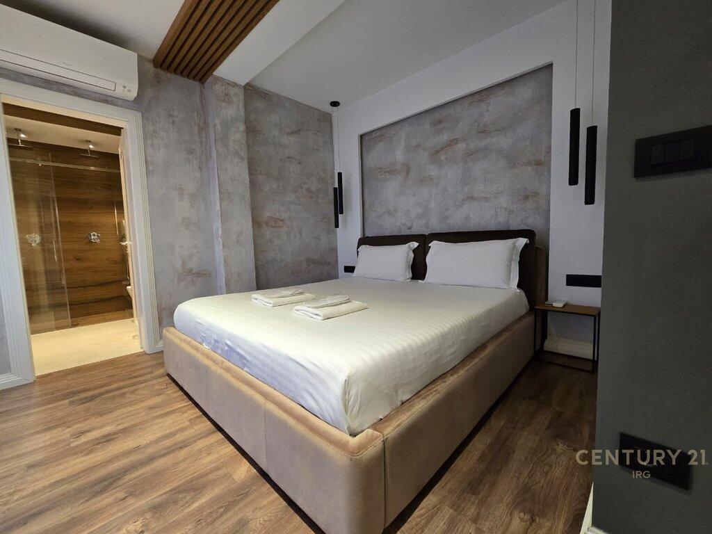 Shitet Apartament Premium 2+1 me Verandë në Qendër të Tiranës!
