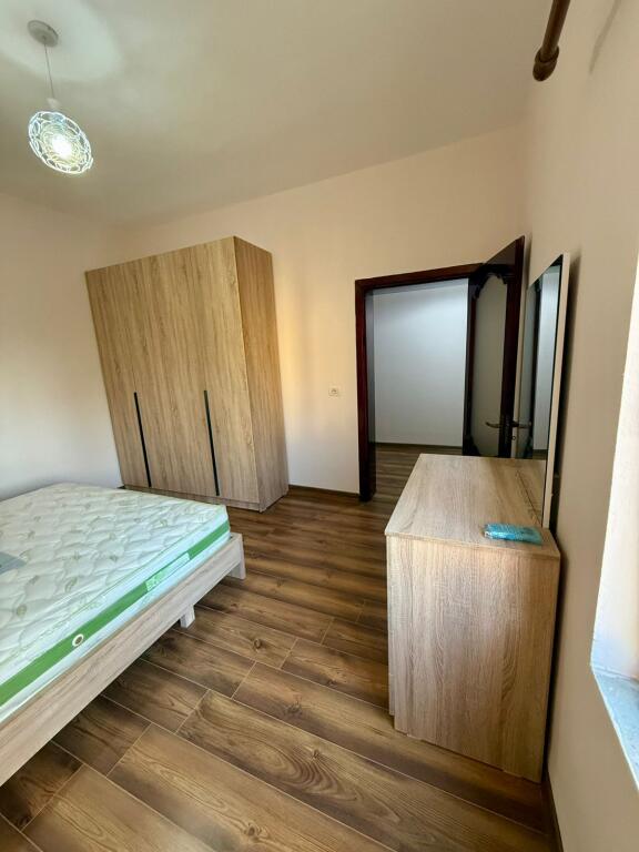 Affittasi appartamento 1+1 – Via Kavajës, Tirana