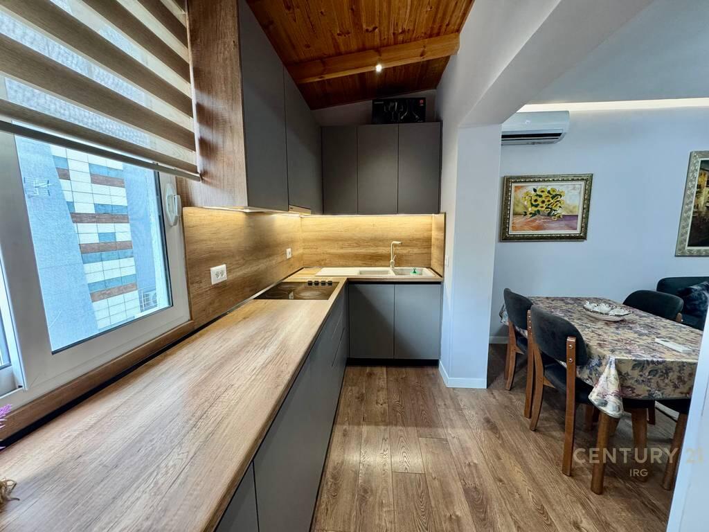 Apartament i Mobiluar 2+1 me qera Blloku Ambasadave