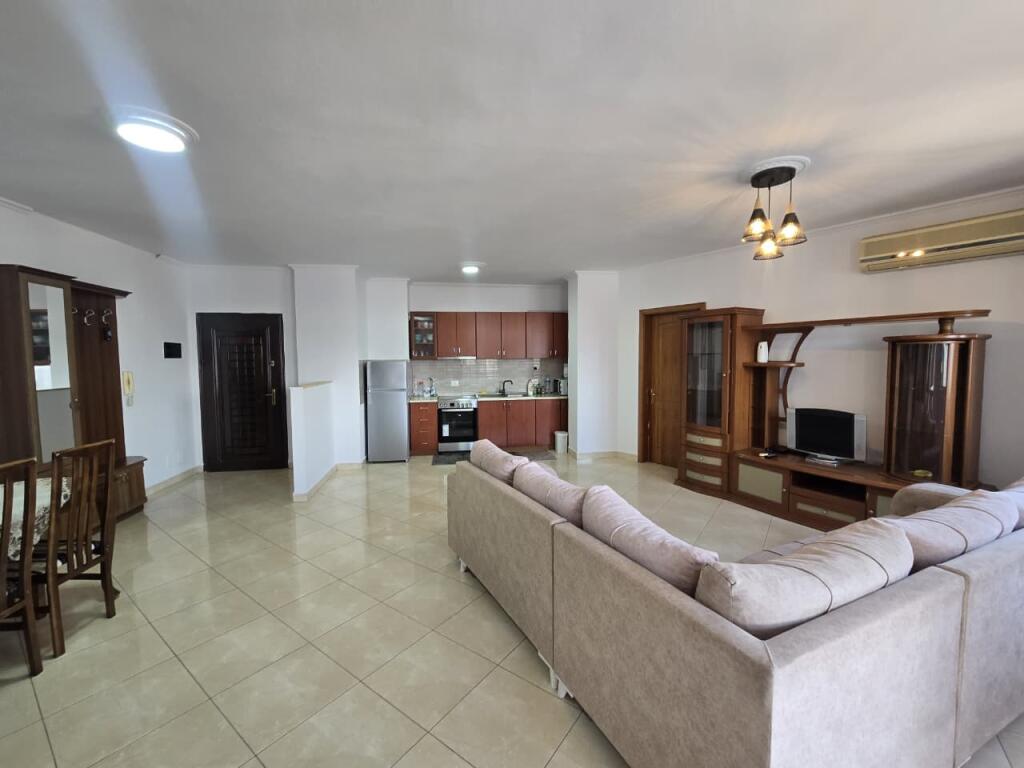 Apartament 2+1 per qira Rruga e Barrikadave