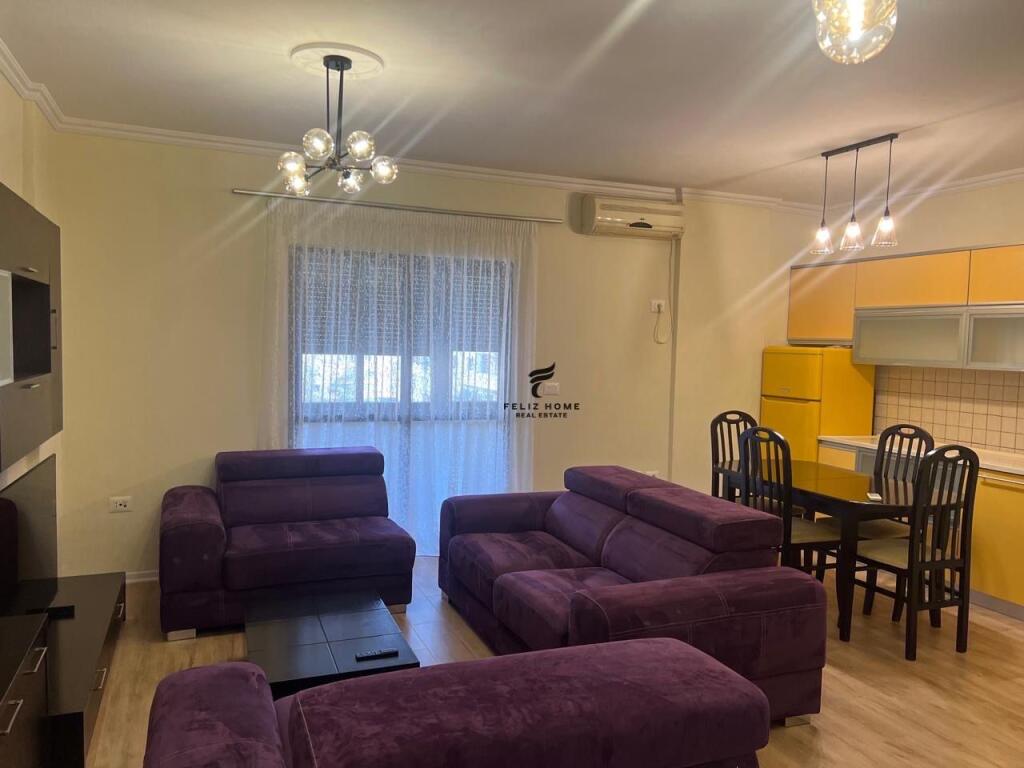 APARTAMENT ME QERA 1+1 21 DHJETORI 600 EURO