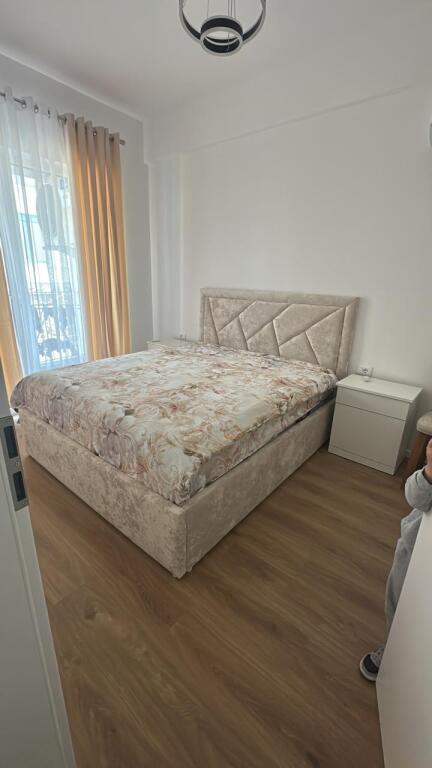 Jepet me qera Apartament 1+1, Fresk