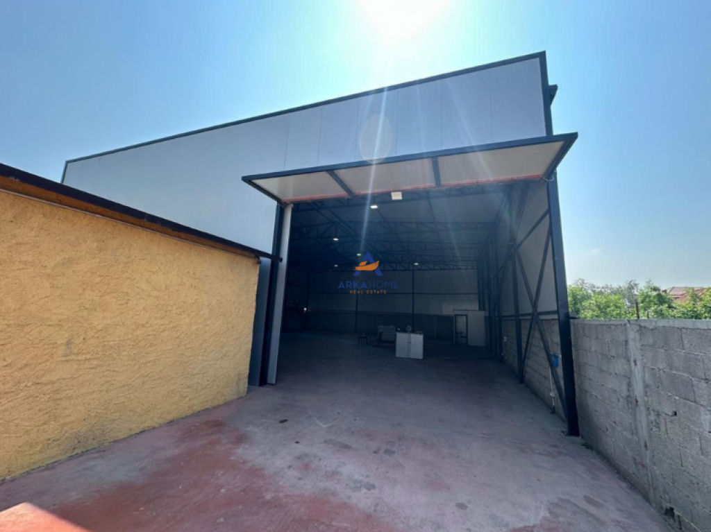 JEPET ME QERA KAPANON 350M2 "RRUGA E ZALLHERIT,BATHORE" 1300 EURO.