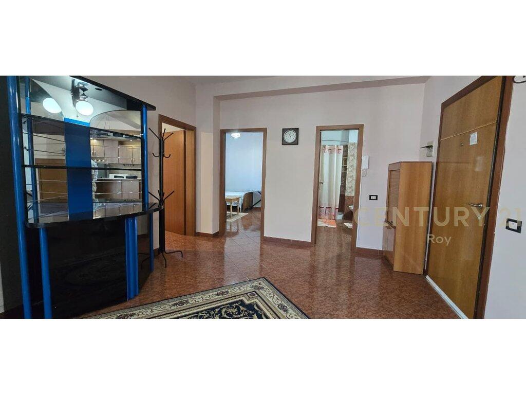 JEPET APARTAMENT 2+1 ME QIRA NE QENDER TE DURRESIT !!!