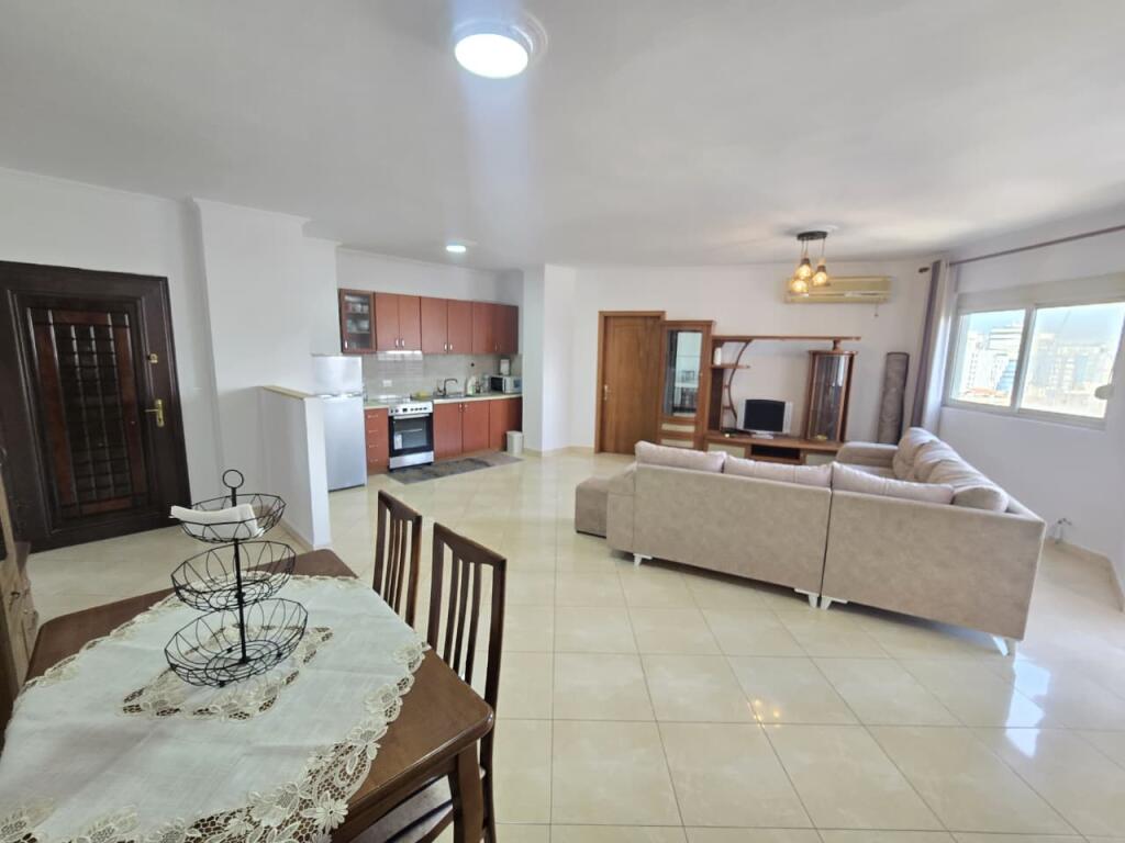 Apartament 2+1 per qira Rruga e Barrikadave