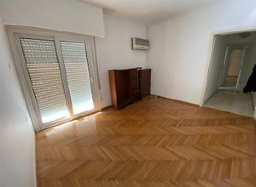 Ufficio in Affitto 1+1 Vicino a Rruga e Kavajes (ID BZ2680) Tirana