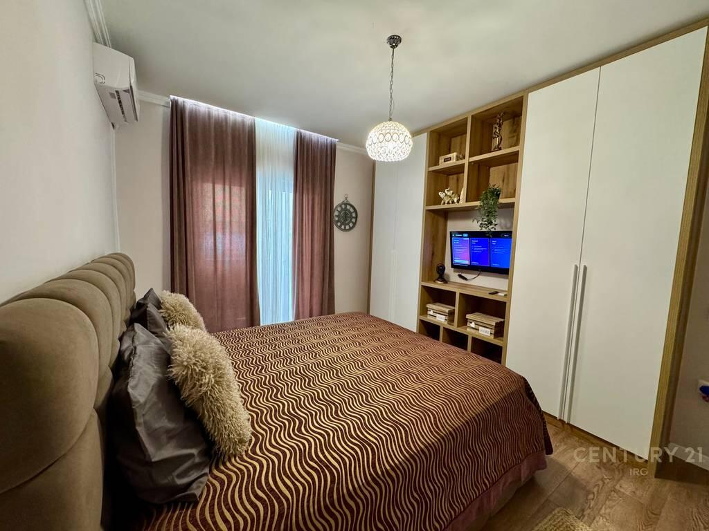 Apartament i Mobiluar 2+1 me qera Blloku Ambasadave