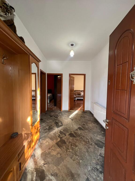 📌Jepet me qera super  apartament 2+1+ 🅿 📍Fundi i Fushes se Aviacionit, 5 min nga Shkolla Dhora Leka , pranë Rrugës Dritan Hoxha 🏢 Kati 2