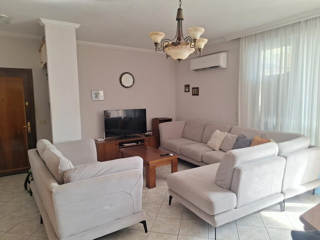 Apartament 3+1+2 per Qira tek Rruga Siri Kodra
