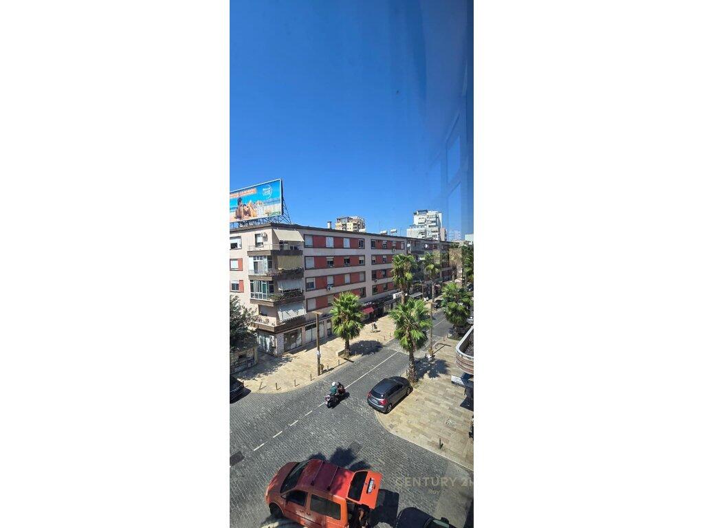 JEPET APARTAMENT 2+1 ME QIRA NE QENDER TE DURRESIT !!!