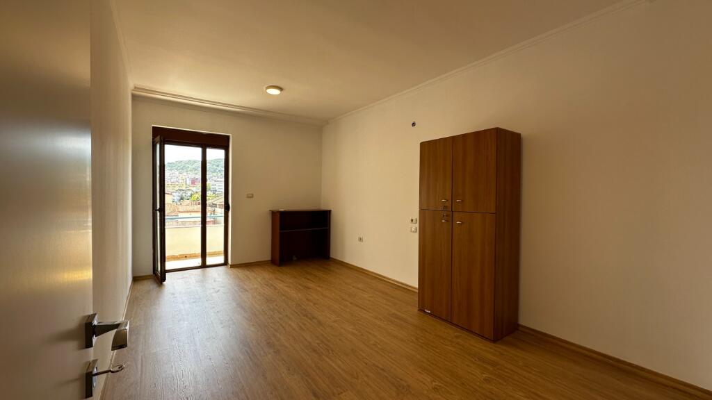 JEPET ME QERA APARTAMENT SELITE