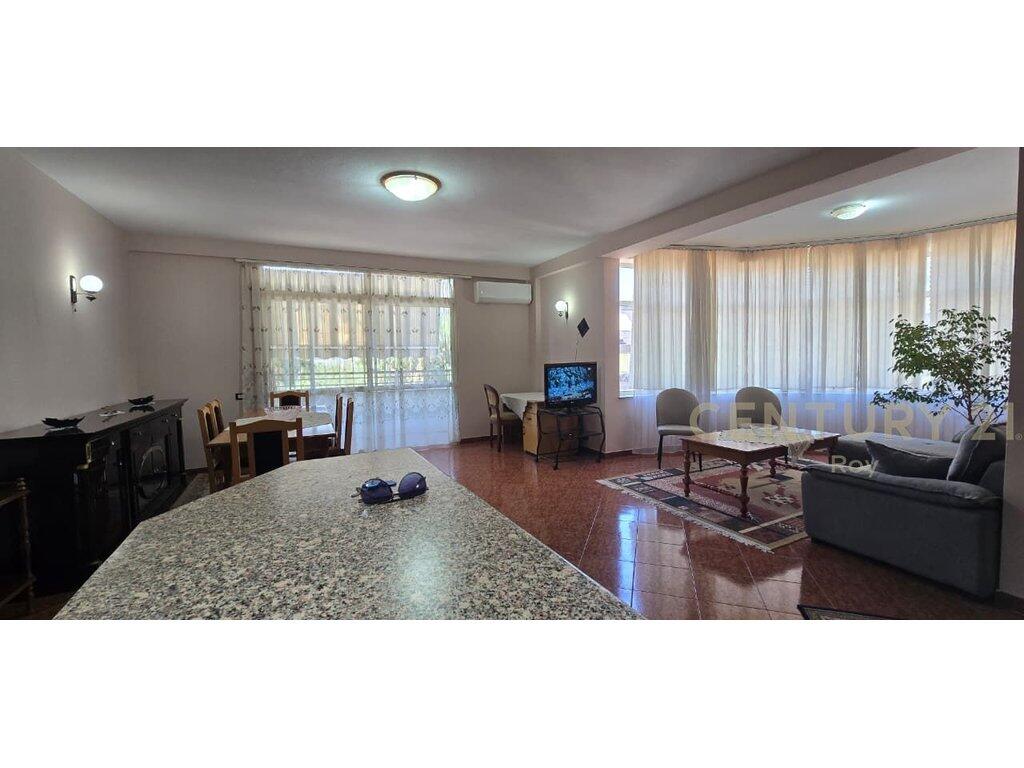JEPET APARTAMENT 2+1 ME QIRA NE QENDER TE DURRESIT !!!