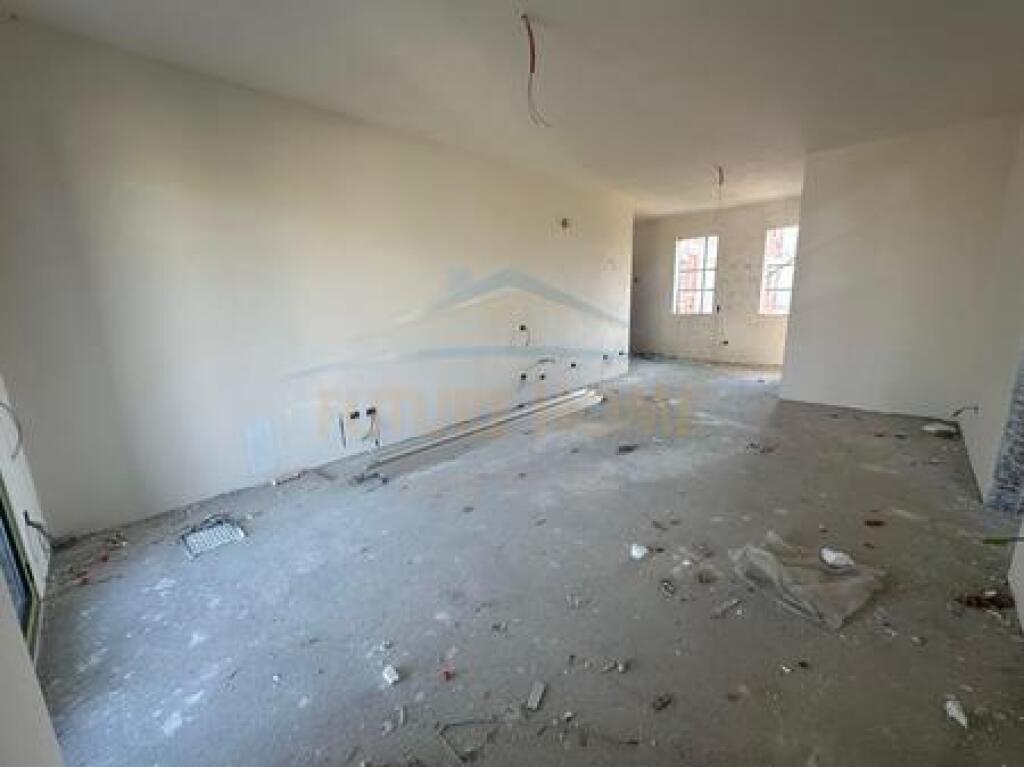 Shitet, Apartament 2+1, Paskuqan, Tiranë