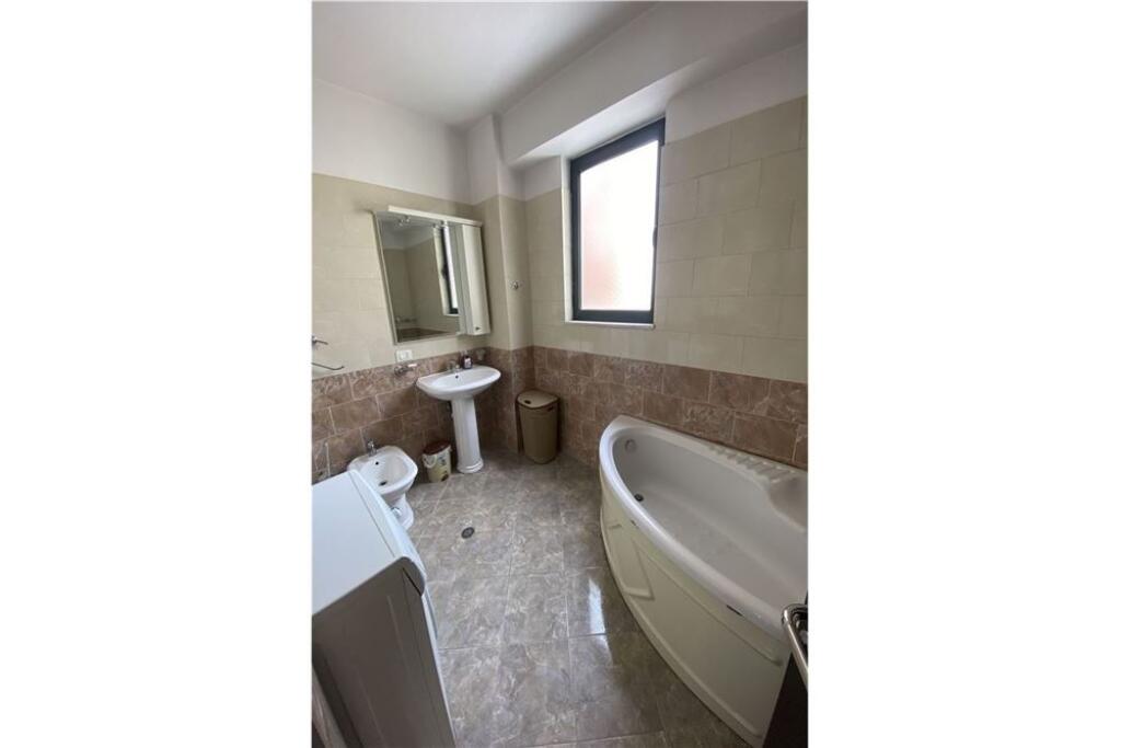 Apartament 2+1 per qira tek Kompleksi Delijorgji, Rruga e Kavajes.