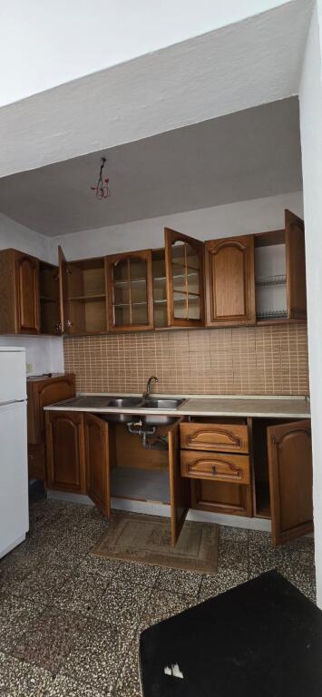 Shitet Apartament 1+1 Pazari i ri