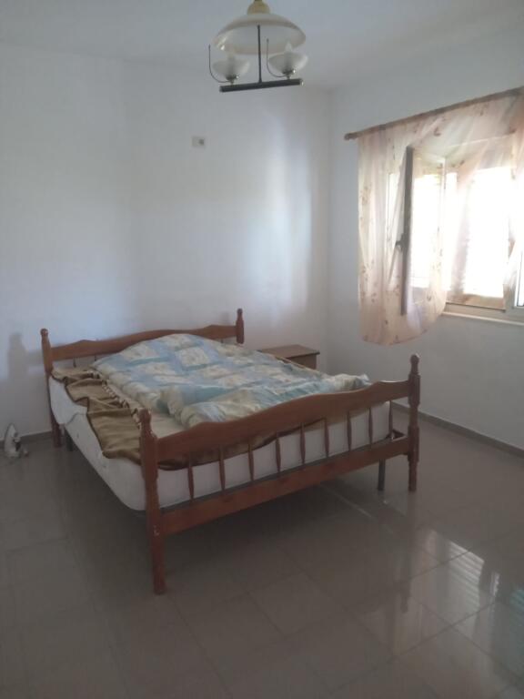 Jepet me qera apartament 3+1+ballkon te Tregu elektrik.