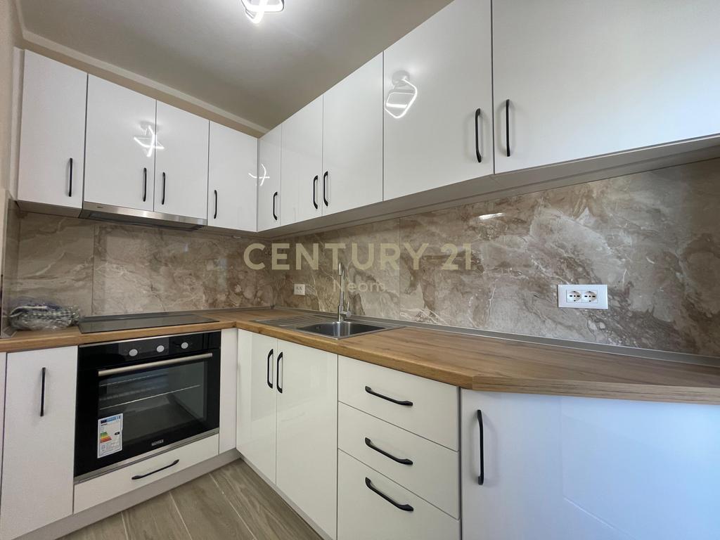 Jepet me qira apartament 2+1, plotësisht i mobiluar tek higjena