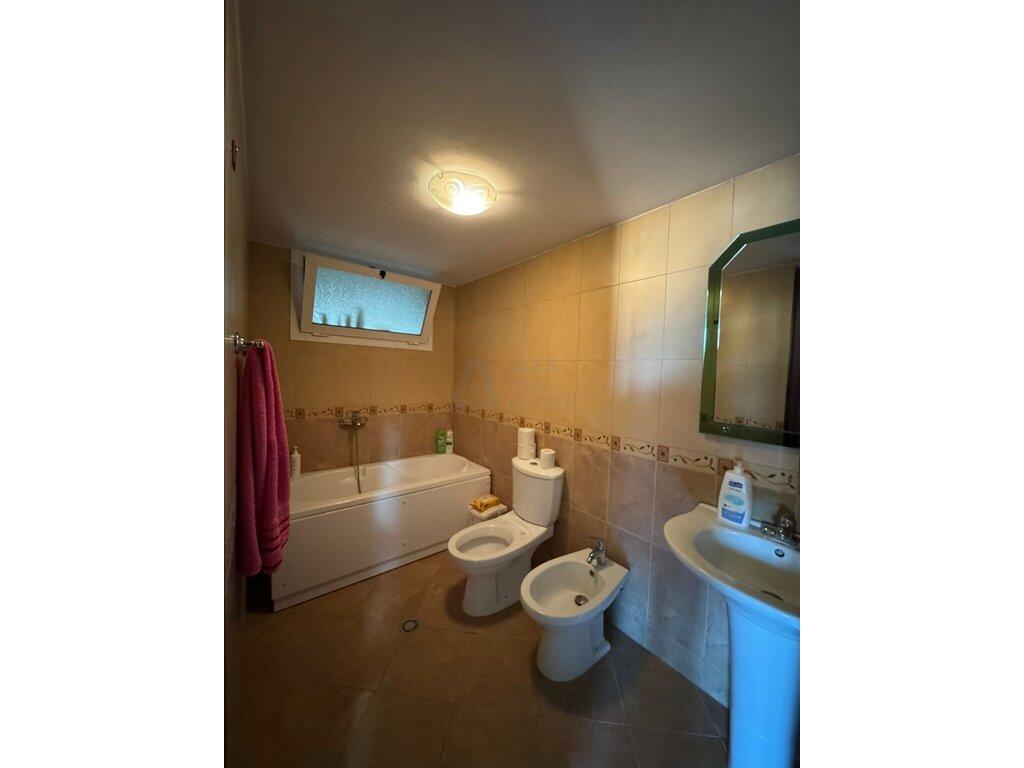 📢Apartament 2+1 me qira në Kombinat !