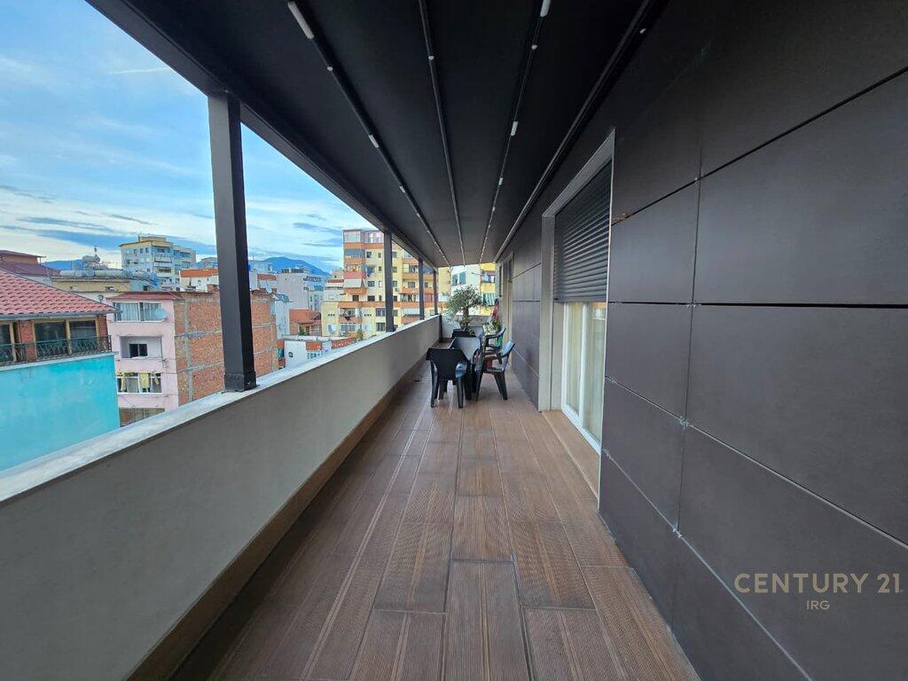 Shitet Apartament Premium 2+1 me Verandë në Qendër të Tiranës!