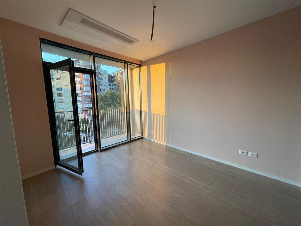 🏡 Spazio per Ufficio in Affitto presso il Complesso Lake View Residence