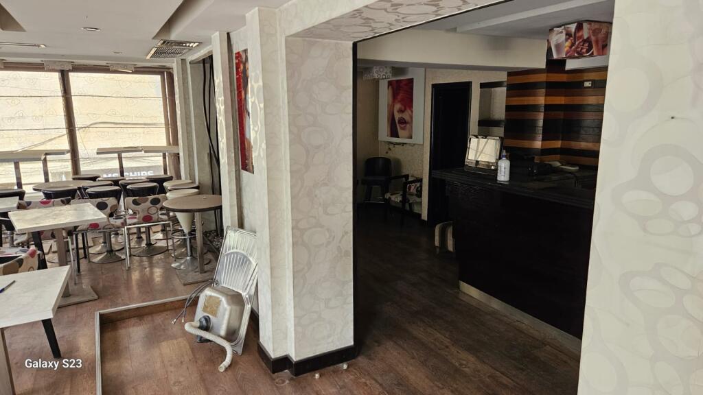 LOCALE COMMERCIALE IN AFFITTO 110M2 PIAZZA WILLSON 1.000 EURO