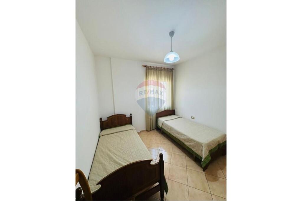 APARTAMENT 2+1 ME QIRA TEK ZOGU I ZI