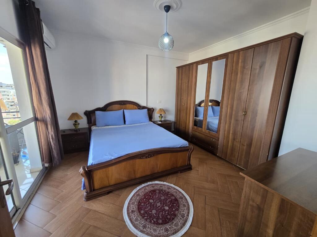 Apartament 2+1 per qira Rruga e Barrikadave