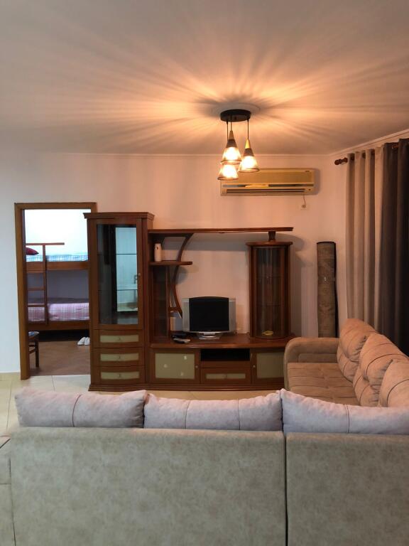 Apartament 2+1 me qira Rruga e Barrikadave