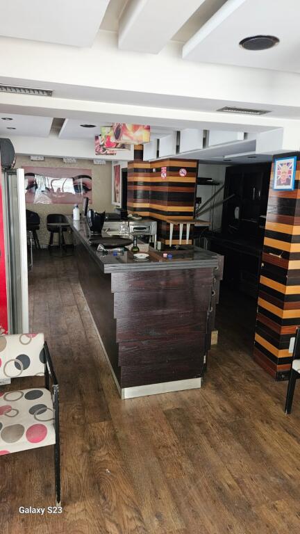 LOCALE COMMERCIALE IN AFFITTO 110M2 PIAZZA WILLSON 1.000 EURO